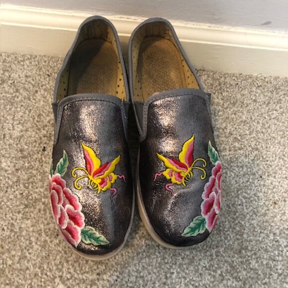 Brash Silver Floral Embroidered Slip-On Flats – Size 7.5 - Picture 2 of 7